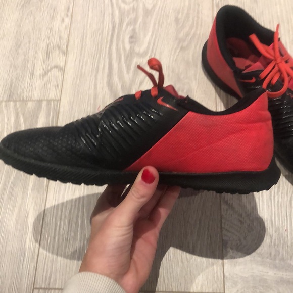 Nike indoor soccer cleats - Picture 5 of 6